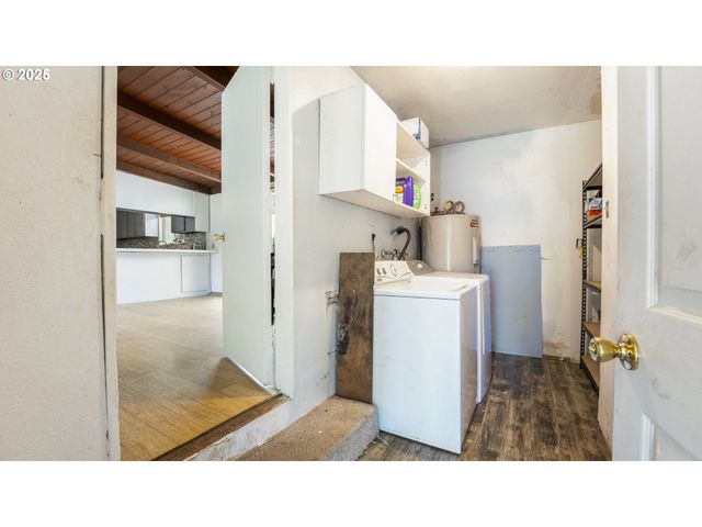 89298 SUTTON LAKE Dr, Florence, OR 97439