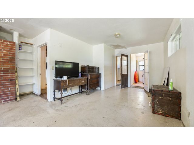 89298 SUTTON LAKE Dr, Florence, OR 97439