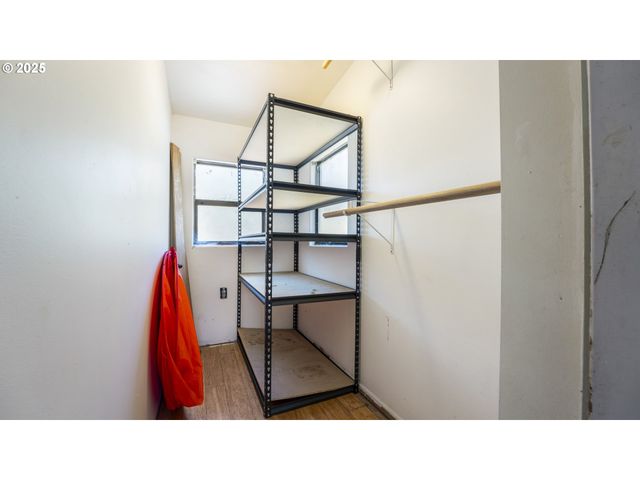 89298 SUTTON LAKE Dr, Florence, OR 97439