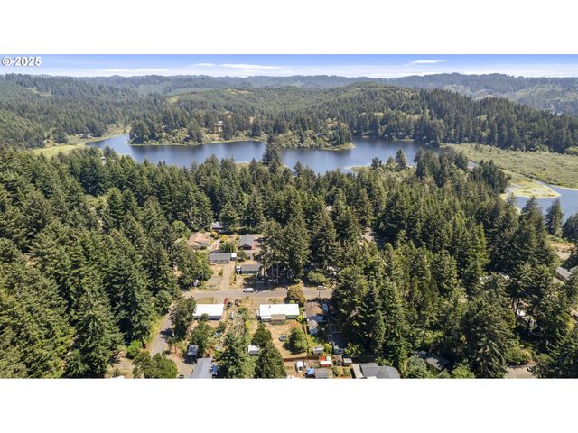 89298 SUTTON LAKE Dr, Florence, OR 97439