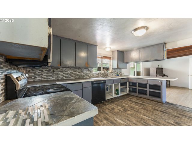 89298 SUTTON LAKE Dr, Florence, OR 97439