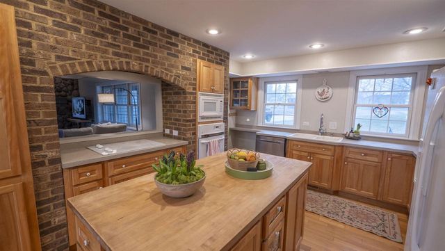 8716 FOUNTAIN GROVE ROAD, Amherst, WI 54406