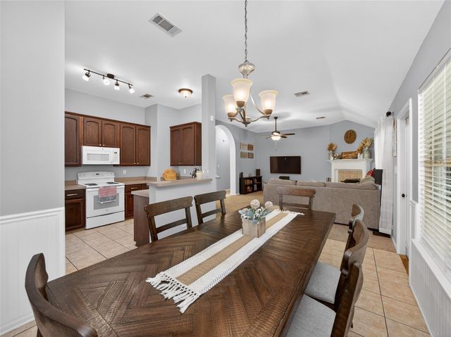 2407 Kingsbury DR, Temple, TX 76502