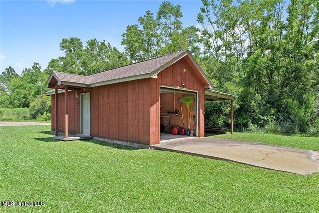 19101 Rucks Krans Road, Moss Point, MS 39562