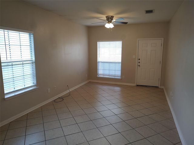 2206 S Bagdad RD B, Leander, TX 78641