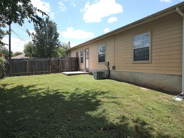 2206 S Bagdad RD B, Leander, TX 78641