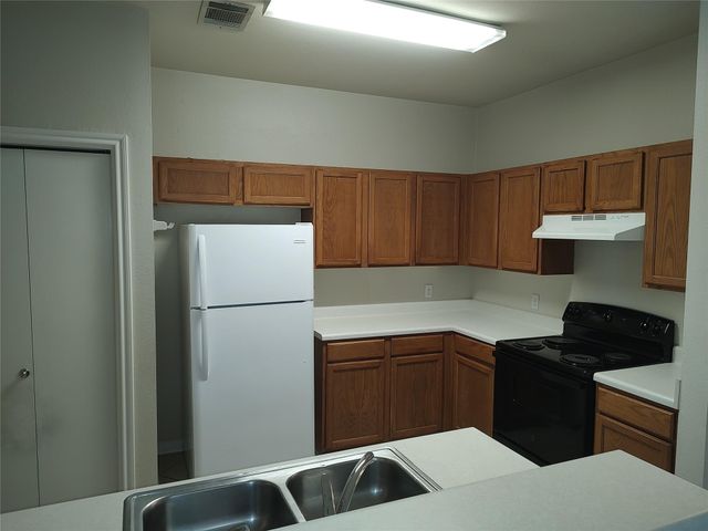 2206 S Bagdad RD B, Leander, TX 78641