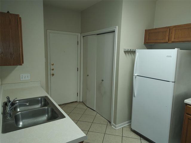 2206 S Bagdad RD B, Leander, TX 78641