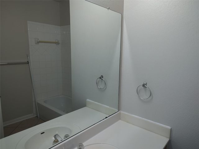 2206 S Bagdad RD B, Leander, TX 78641