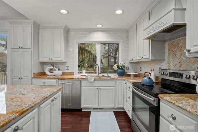 126 6th Court, Kirkland, WA 98033