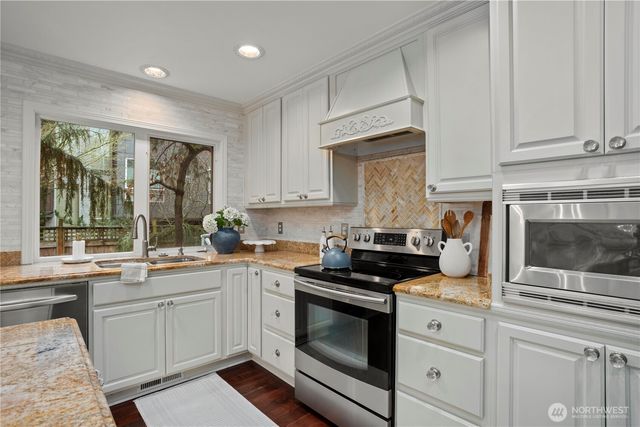 126 6th Court, Kirkland, WA 98033