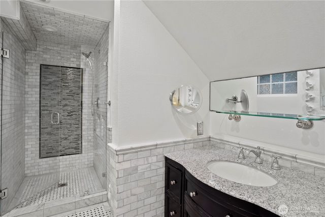 126 6th Court, Kirkland, WA 98033