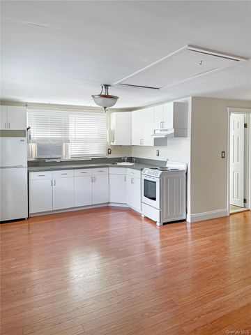 125 Glen Road, North Babylon, NY 11703