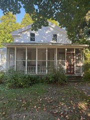 211 West Street, Jonesville, MI 49250