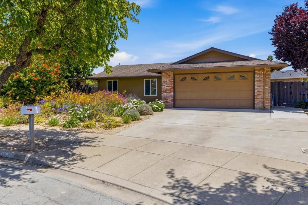 Image 2 of property listing at 12918 Kennedy Circle, Salinas, CA 93906