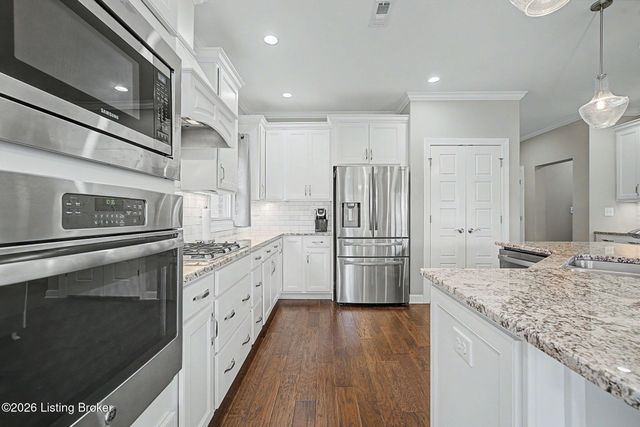 1925 Rivers Landing Dr, Prospect, KY 40059