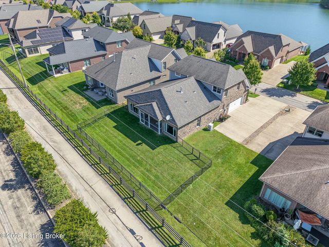 1925 Rivers Landing Dr, Prospect, KY 40059
