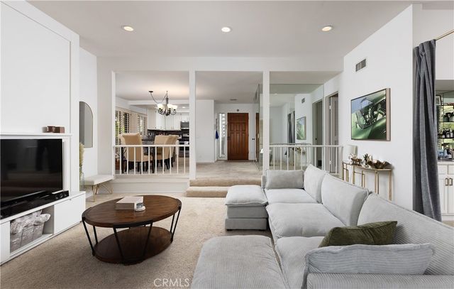 9 Flores, Irvine, CA 92612