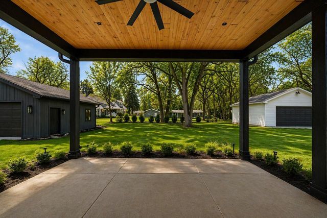 19 Cedar Point DRIVE, Williams Bay, WI 53191