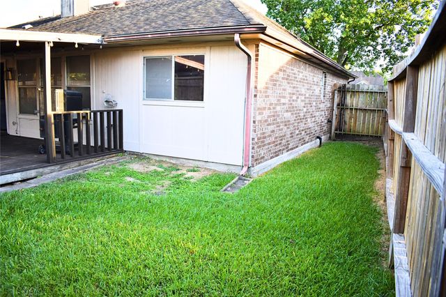 10915 Linwood Court, La Porte, TX 77571