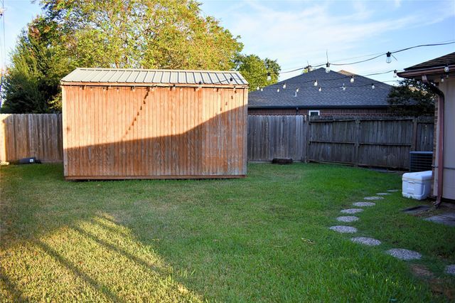 10915 Linwood Court, La Porte, TX 77571