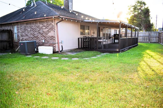 10915 Linwood Court, La Porte, TX 77571