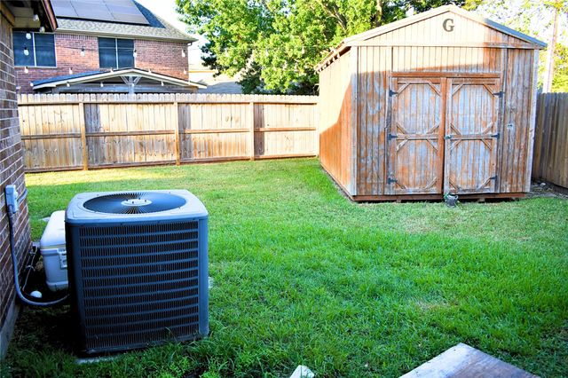 10915 Linwood Court, La Porte, TX 77571