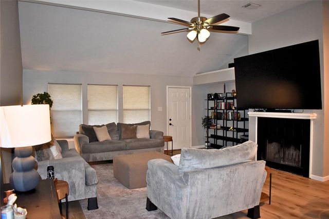 10915 Linwood Court, La Porte, TX 77571