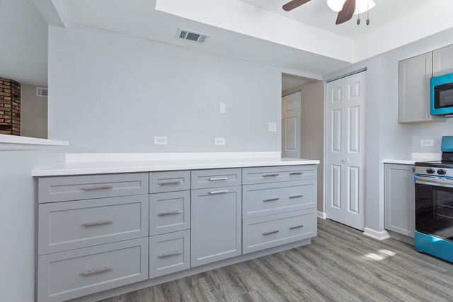 11134 Northwest Road 2C, Palos Hills, IL 60465