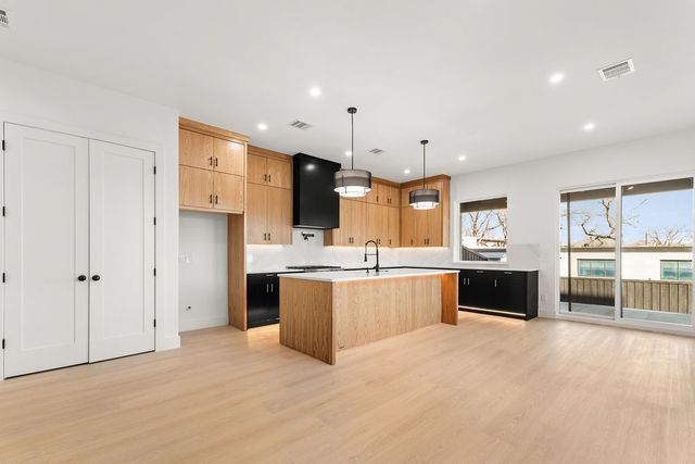 1825 Pollard Street, Dallas, TX 75208