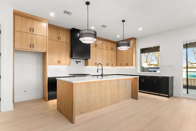 1825 Pollard Street, Dallas, TX 75208