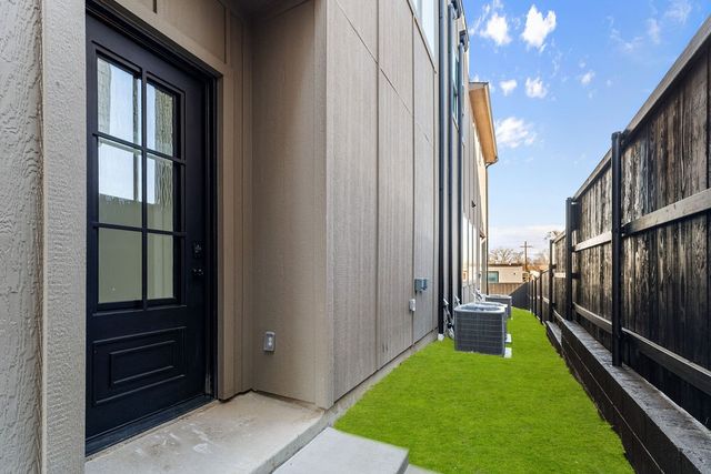 1825 Pollard Street, Dallas, TX 75208