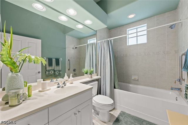 8641 Piazza Del Lago CIR 201, Estero, FL 33928