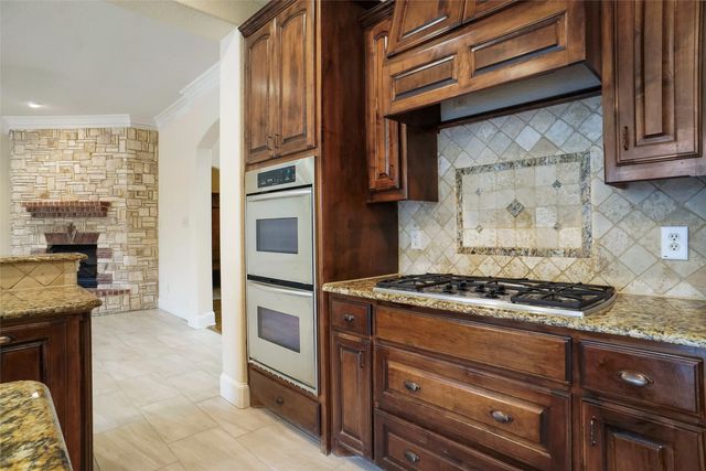 8100 Oak Knoll Drive, North Richland Hills, TX 76182