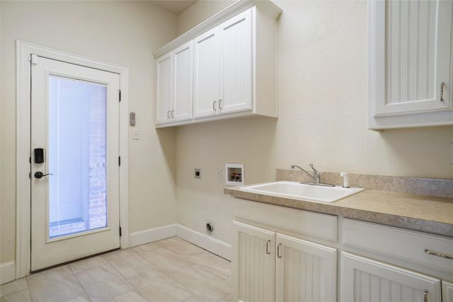 8100 Oak Knoll Drive, North Richland Hills, TX 76182