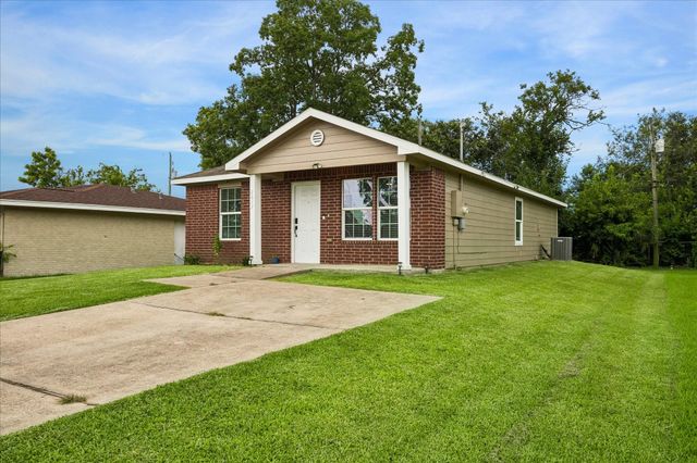 2617 29th Avenue N, Texas City, TX 77590