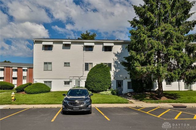 5695 E Coach Drive E, Kettering, OH 45440
