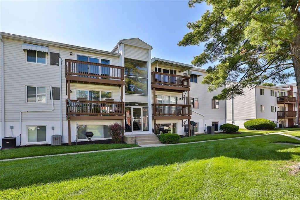 5695 E Coach Drive E, Kettering, OH 45440