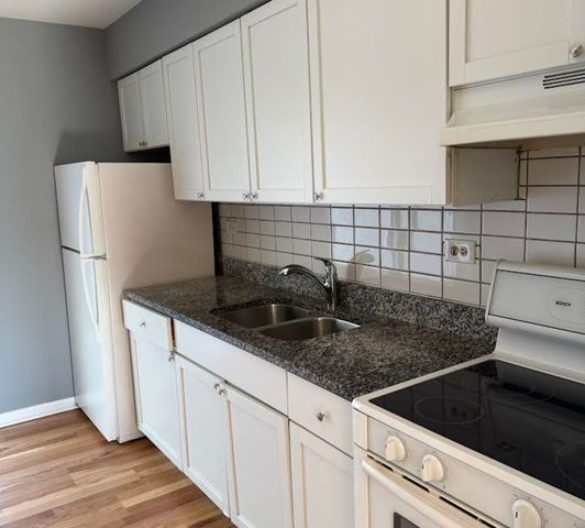 7719 S Roberts Road, Bridgeview, IL 60455