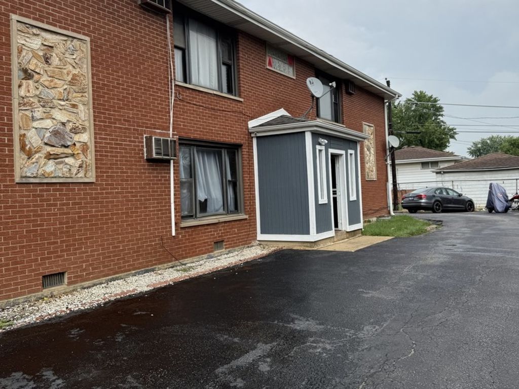 7719 S Roberts Road, Bridgeview, IL 60455