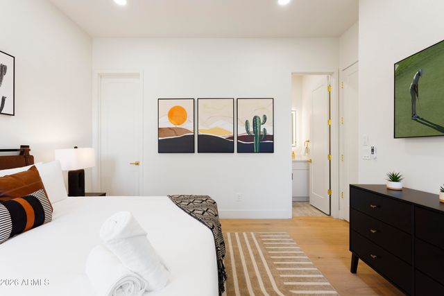 7520 E HIGHLAND Avenue, Scottsdale, AZ 85251