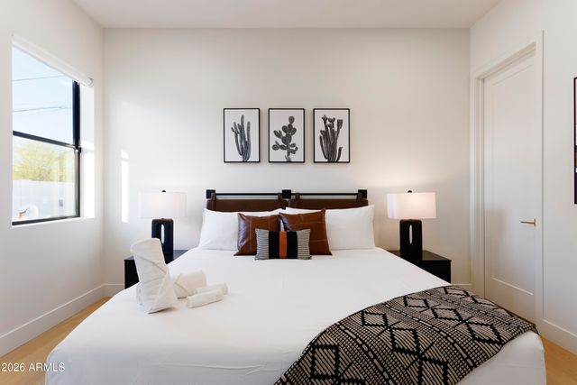 7520 E HIGHLAND Avenue, Scottsdale, AZ 85251