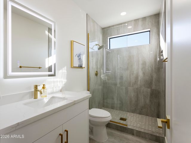 7520 E HIGHLAND Avenue, Scottsdale, AZ 85251