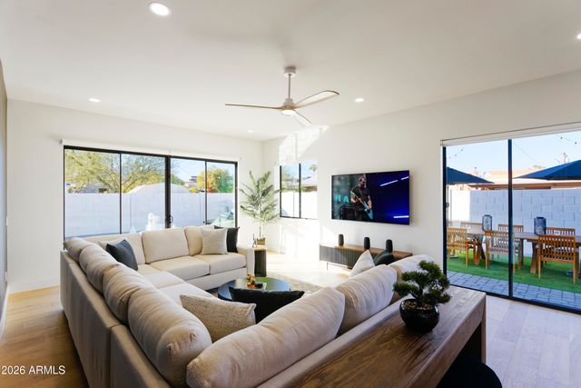 7520 E HIGHLAND Avenue, Scottsdale, AZ 85251