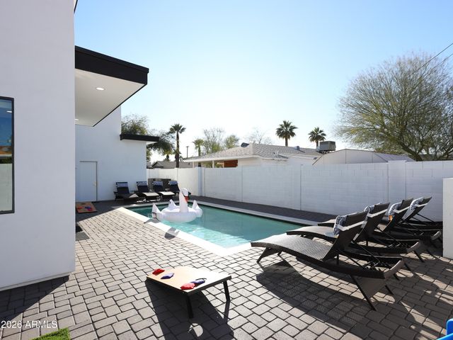 7520 E HIGHLAND Avenue, Scottsdale, AZ 85251