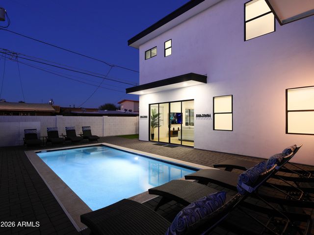 7520 E HIGHLAND Avenue, Scottsdale, AZ 85251
