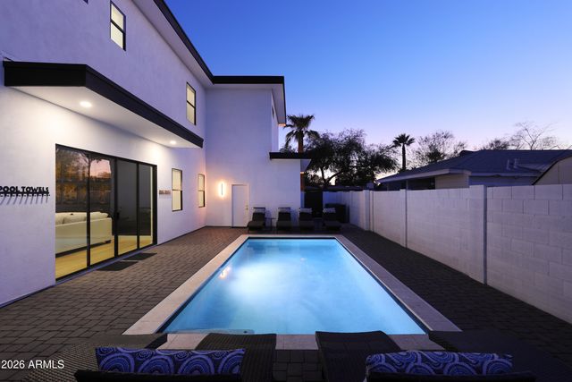 7520 E HIGHLAND Avenue, Scottsdale, AZ 85251