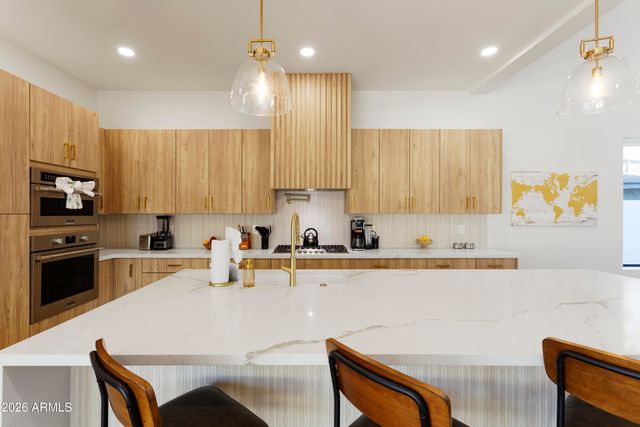 7520 E HIGHLAND Avenue, Scottsdale, AZ 85251
