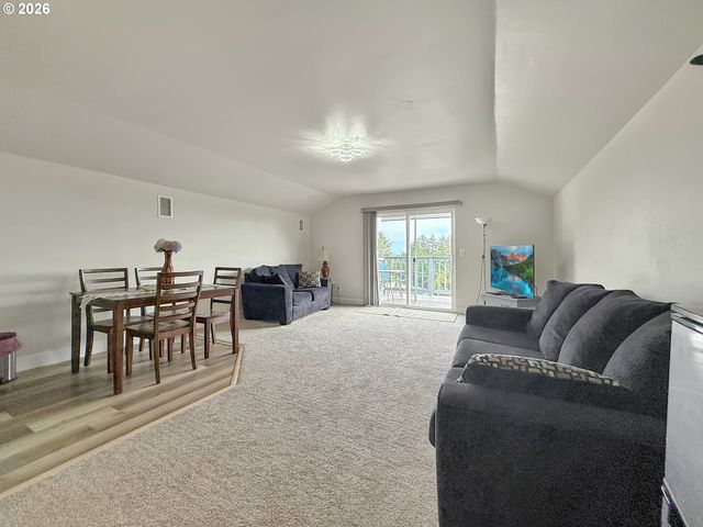 7175 VISTA RIDGE Dr, Brookings, OR 97415