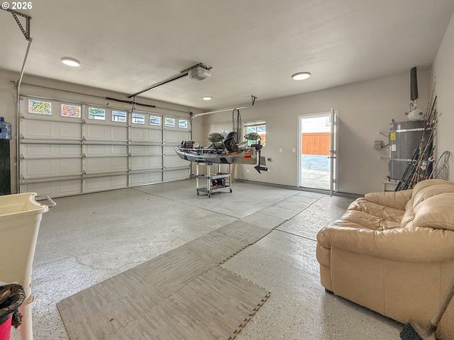 7175 VISTA RIDGE Dr, Brookings, OR 97415